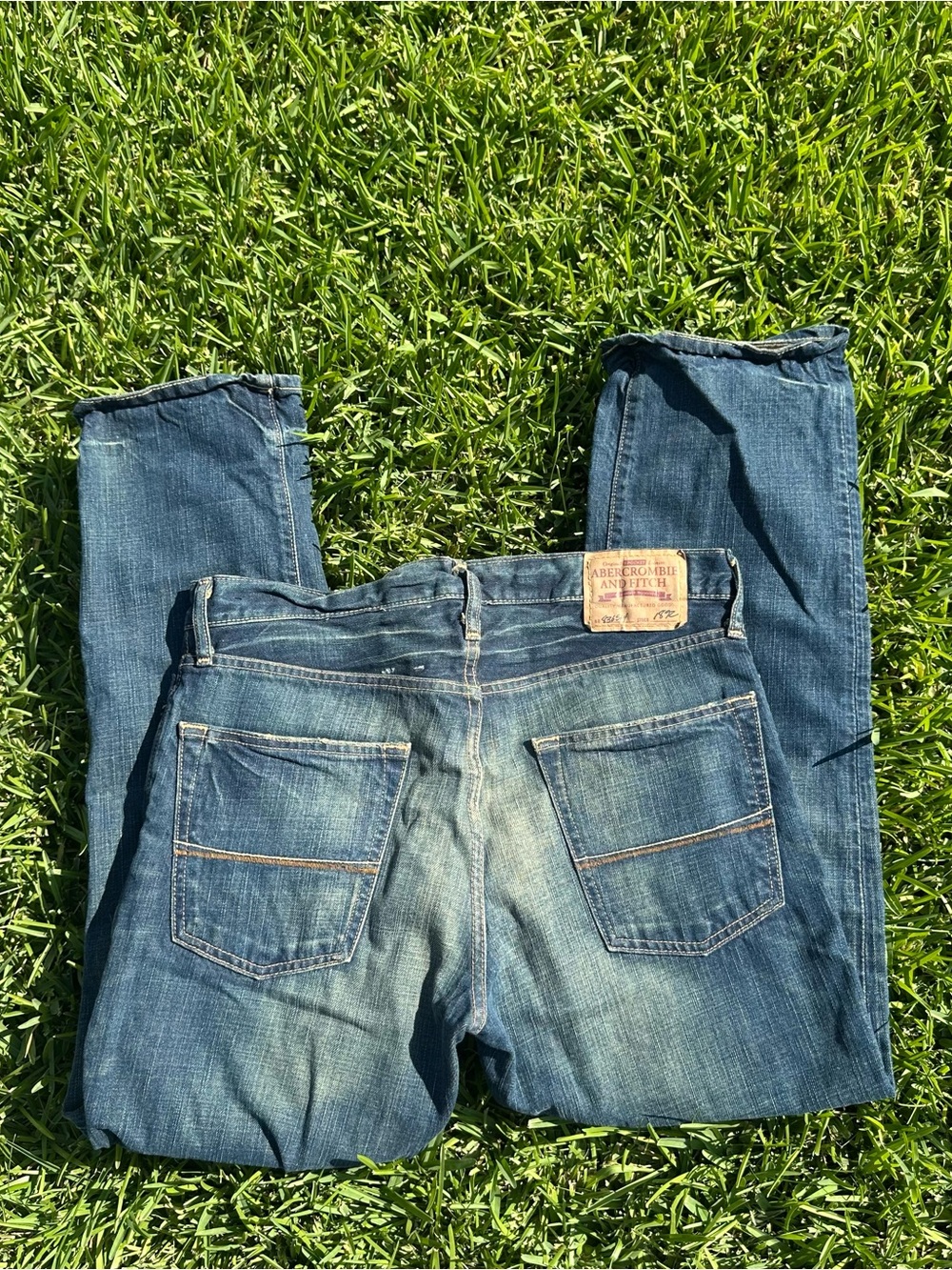 Abercrombie & Fitch Distressed Blue Straight-Leg Jeans Size 32x30 5 Pocket Denim - Picture 8 of 10